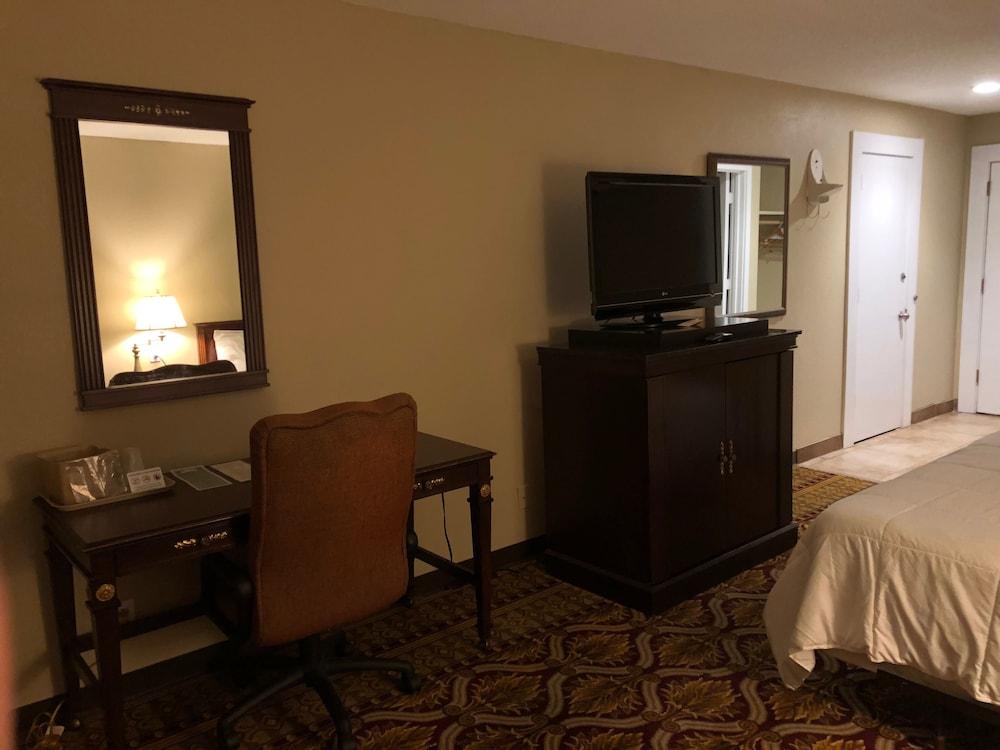Whalers Inn And Suites Нью-Бедфорд Экстерьер фото