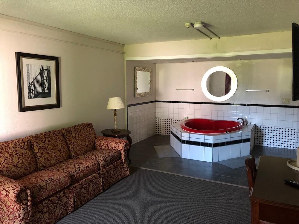 Whalers Inn And Suites Нью-Бедфорд Экстерьер фото