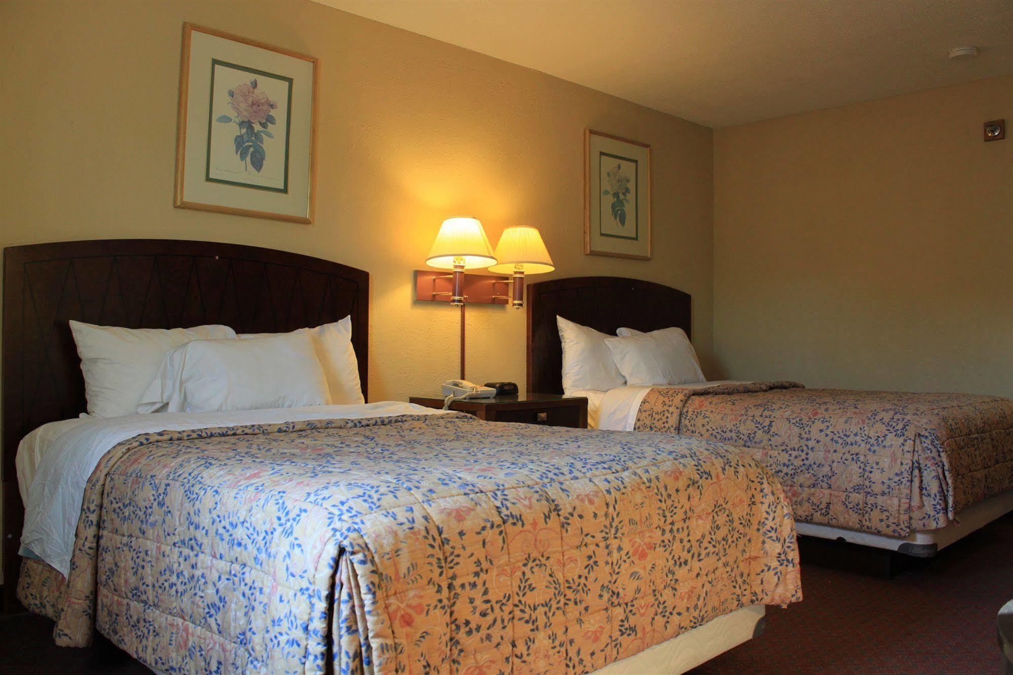 Whalers Inn And Suites Нью-Бедфорд Экстерьер фото